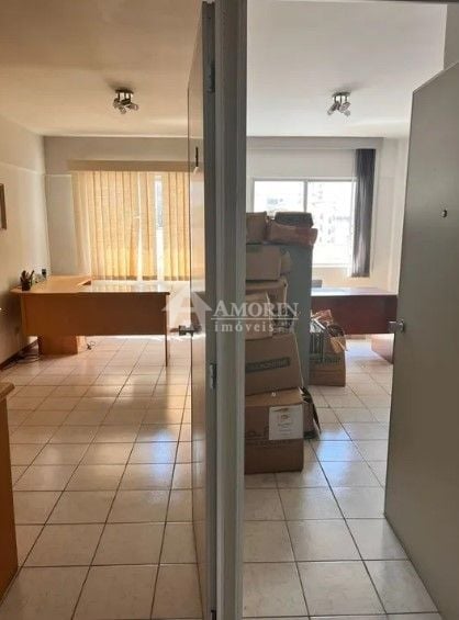 Sala à venda, 44 m  por R  150.000,00 - Centro - Curitiba PR