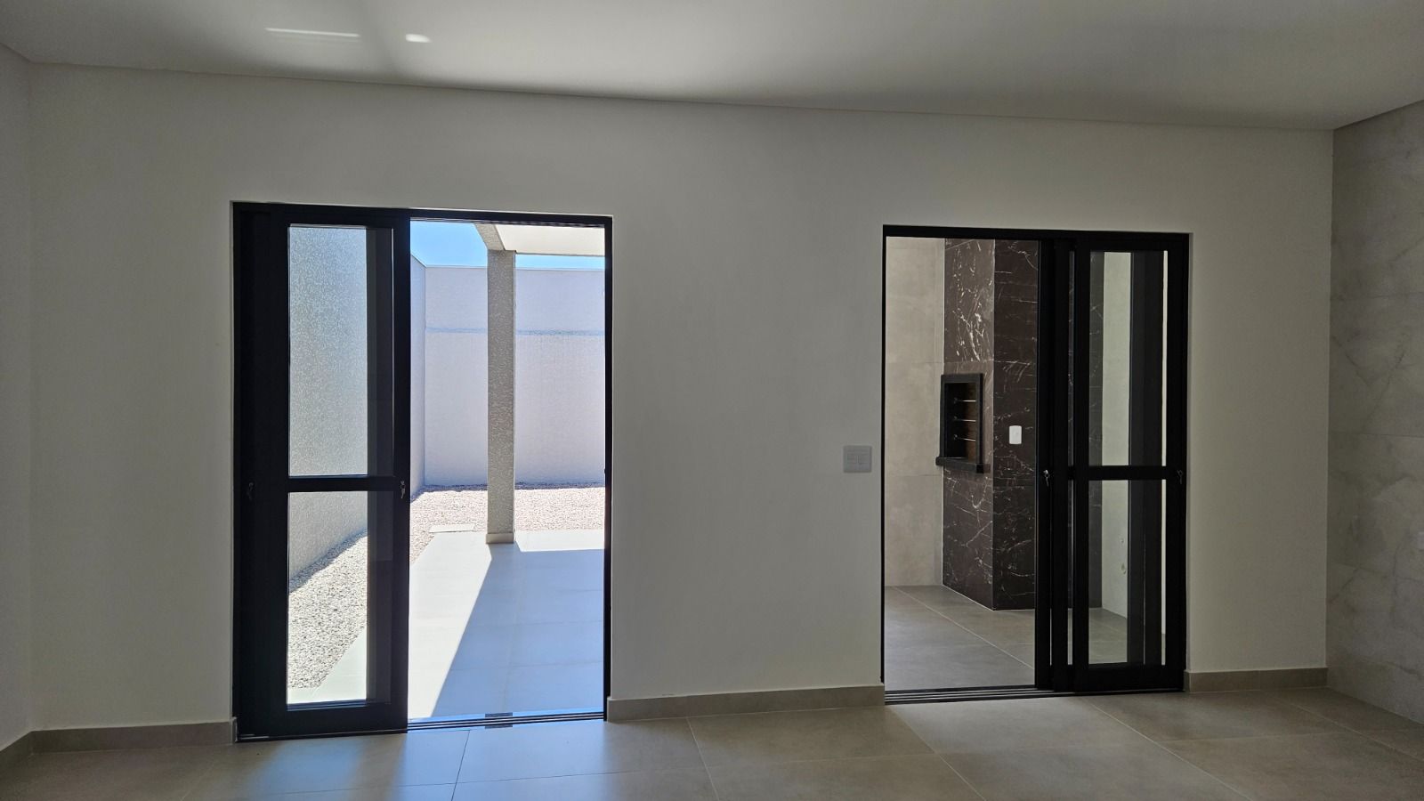 Sobrado 03 quartos, sendo 1 Suíte com hidromassagem em Araucária