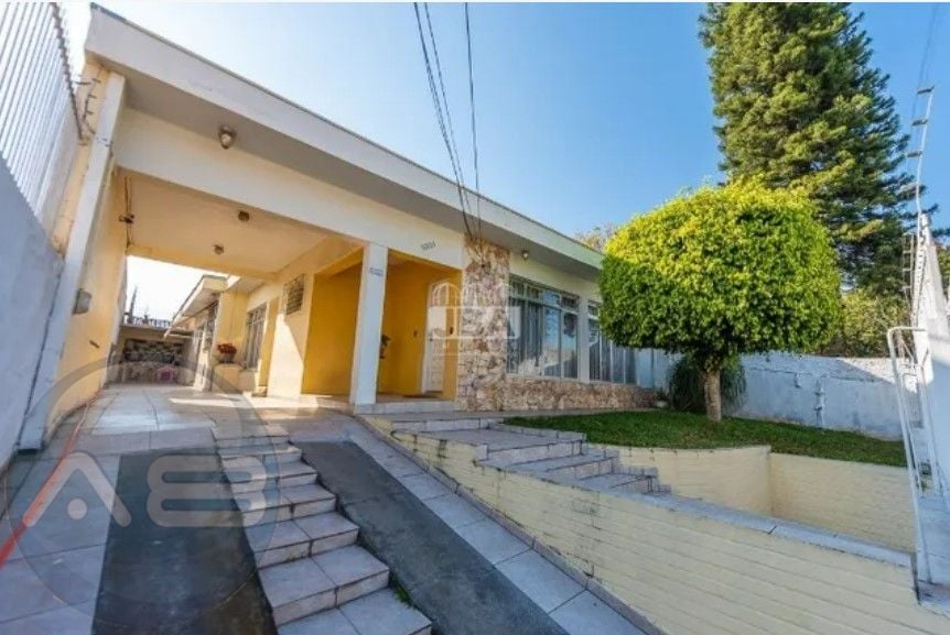 Casa espaçosa à venda no Parolin com 4 quartos, edícula e vaga...