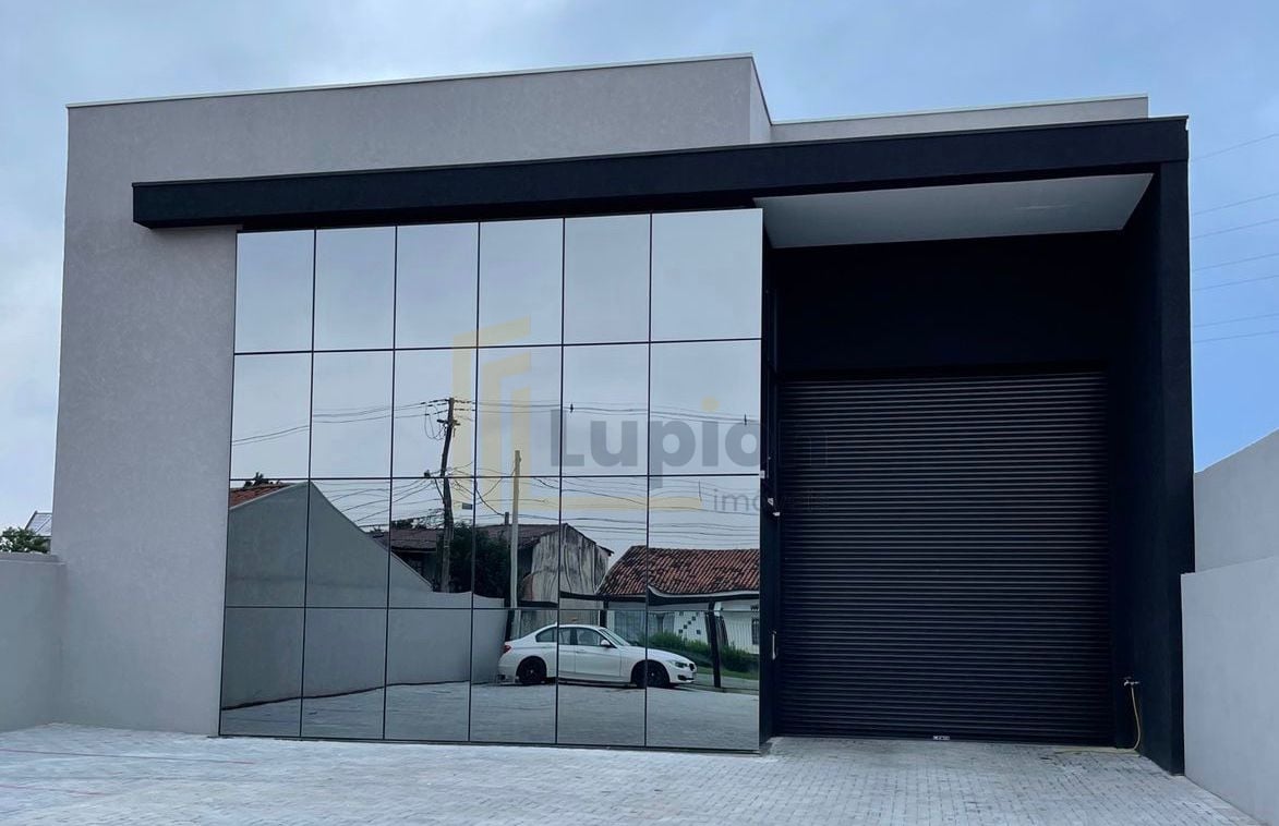 Galpão à Venda no Boqueirão  670m  com Mezanino, Escritórios e...