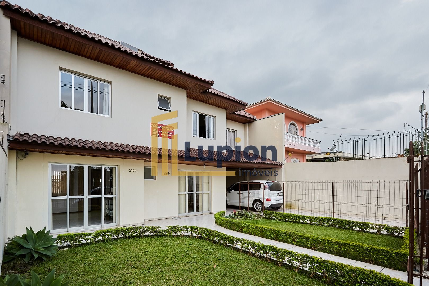 Casa com 4 dormitórios à venda, 353 m  por R  1.900.000,00 - B...