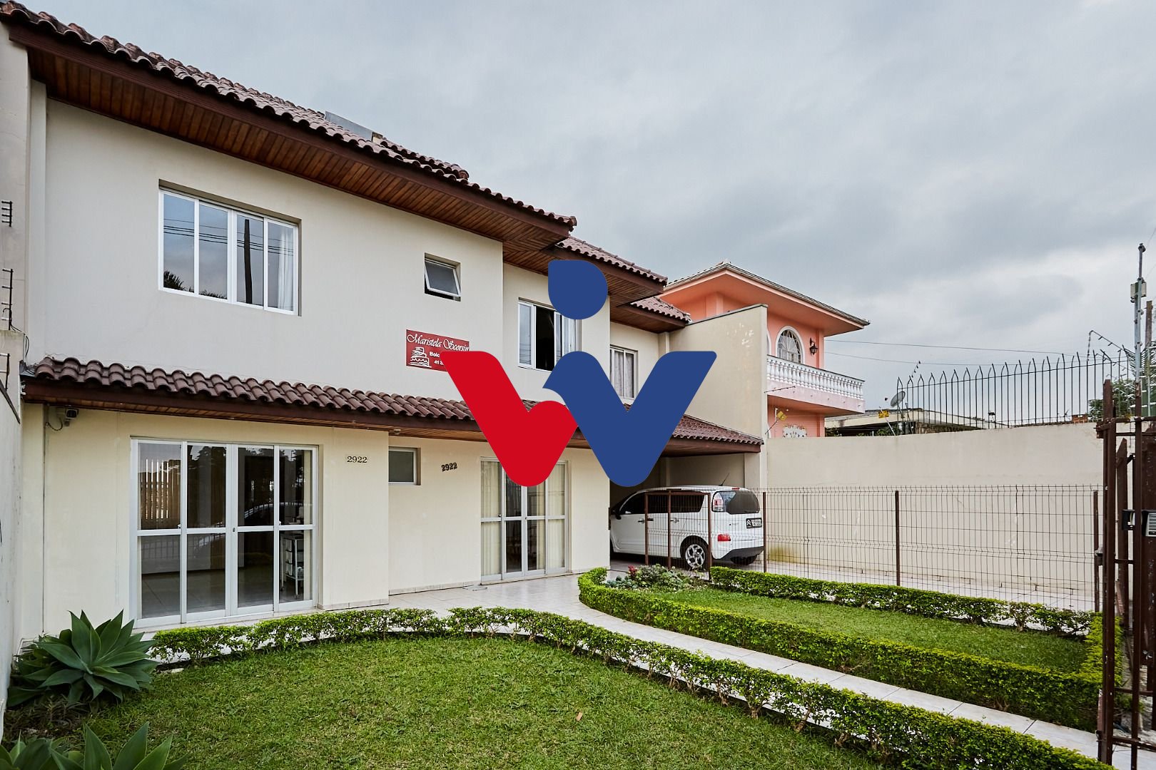 Casa com 4 dormitórios à venda, 353 m  por R  1.900.000,00 - B...