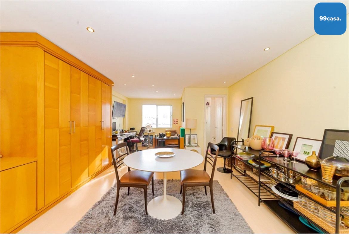 Viva no Centro de Curitiba, Apartamento Mobiliado e Pronto par...