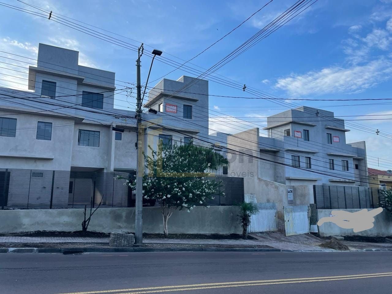 Sobrados Triplex a venda no Bairro Hauer valor de R  635.000
