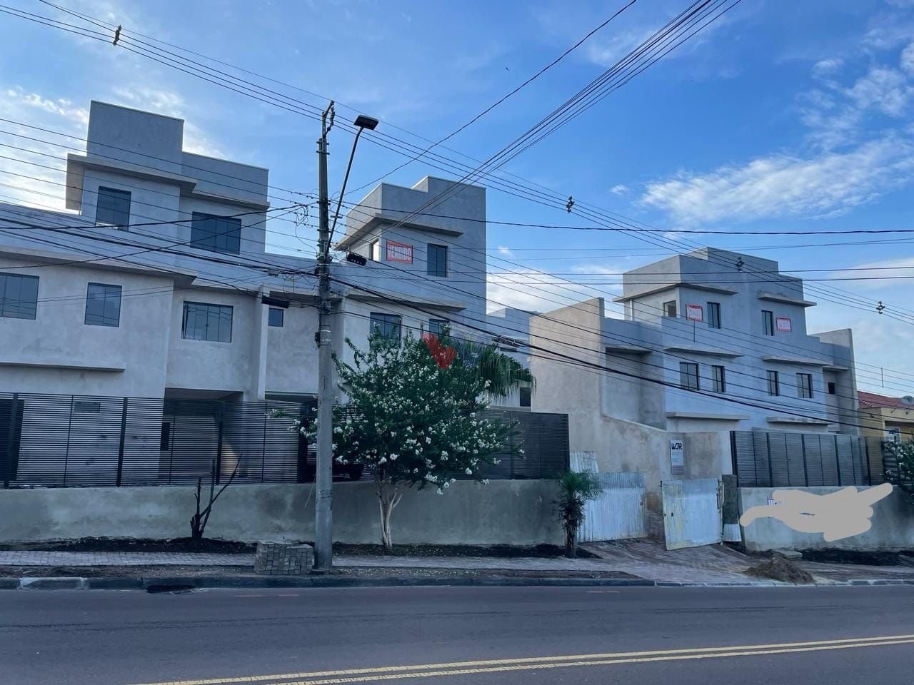 Sobrados Triplex a venda no Bairro Hauer valor de R  635.000