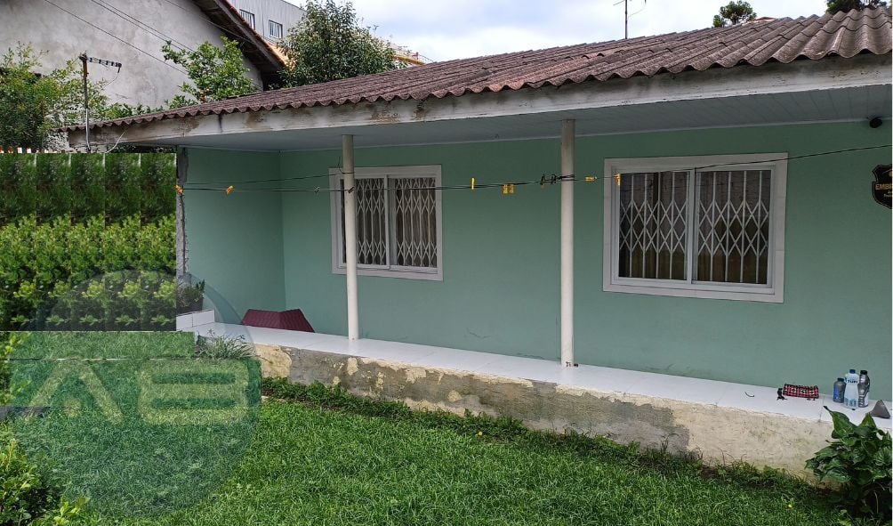 Oportunidade Única  Terreno com Casa Principal e 4 Casas nos F...