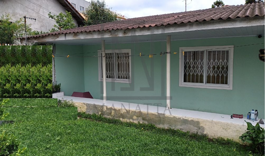 Oportunidade Única  Terreno com Casa Principal e 4 Casas nos F...
