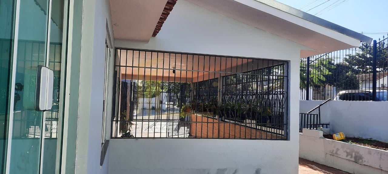 Casa com 2 dormitórios à venda, 170 m² por R$ 440.000,00 - Con...