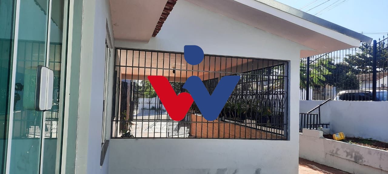 Casa com 2 dormitórios à venda, 170 m² por R$ 440.000,00 - Con...