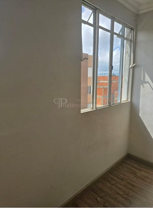 Apartamento ensolarado no Portão com 3 quartos, garagem cobert...