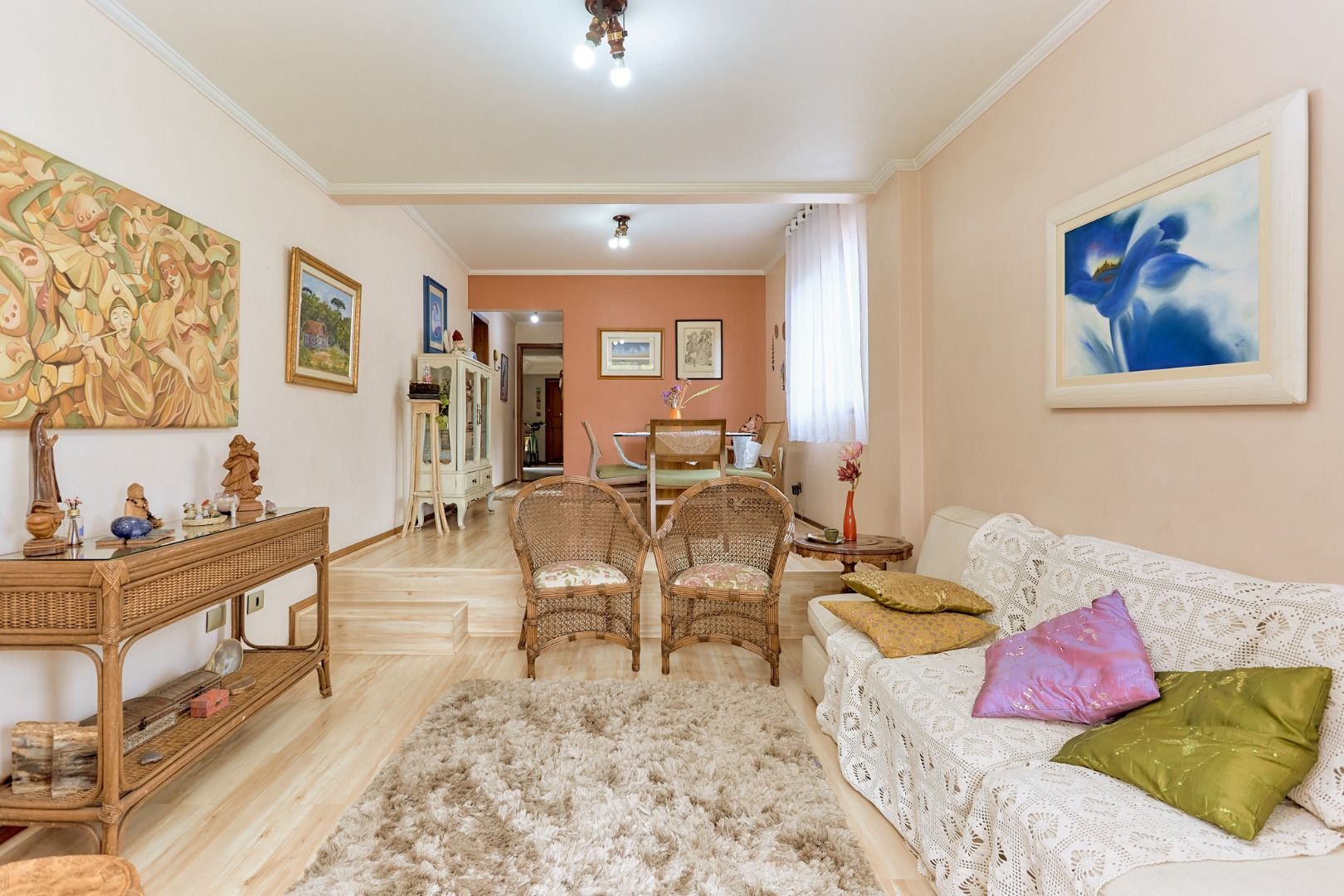 Apartamento 150m  no Cabral com sacada gourmet e lareira por R...