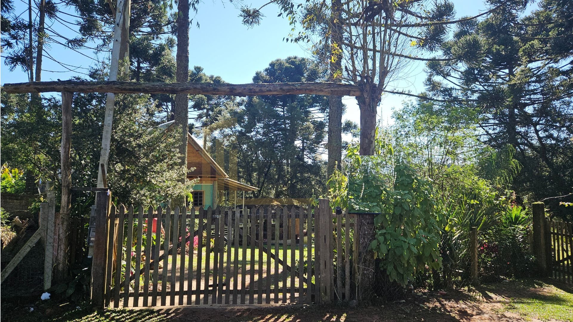 Refúgio à beira do Rio Maurício  Propriedade de 3.700 m  em M...