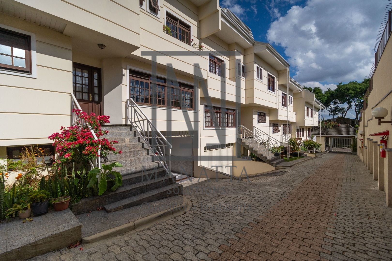 Sobrado com 207 m  por R  985.000,00 no Jardim Social - Curiti...