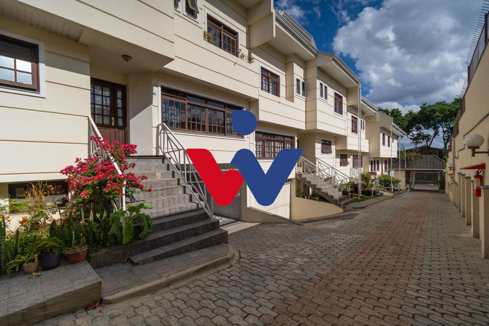 Sobrado com 207 m  por R  985.000,00 no Jardim Social - Curiti...