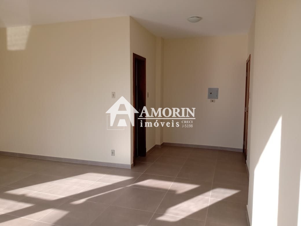 Sala em prédio central, seguro para trabalhar.