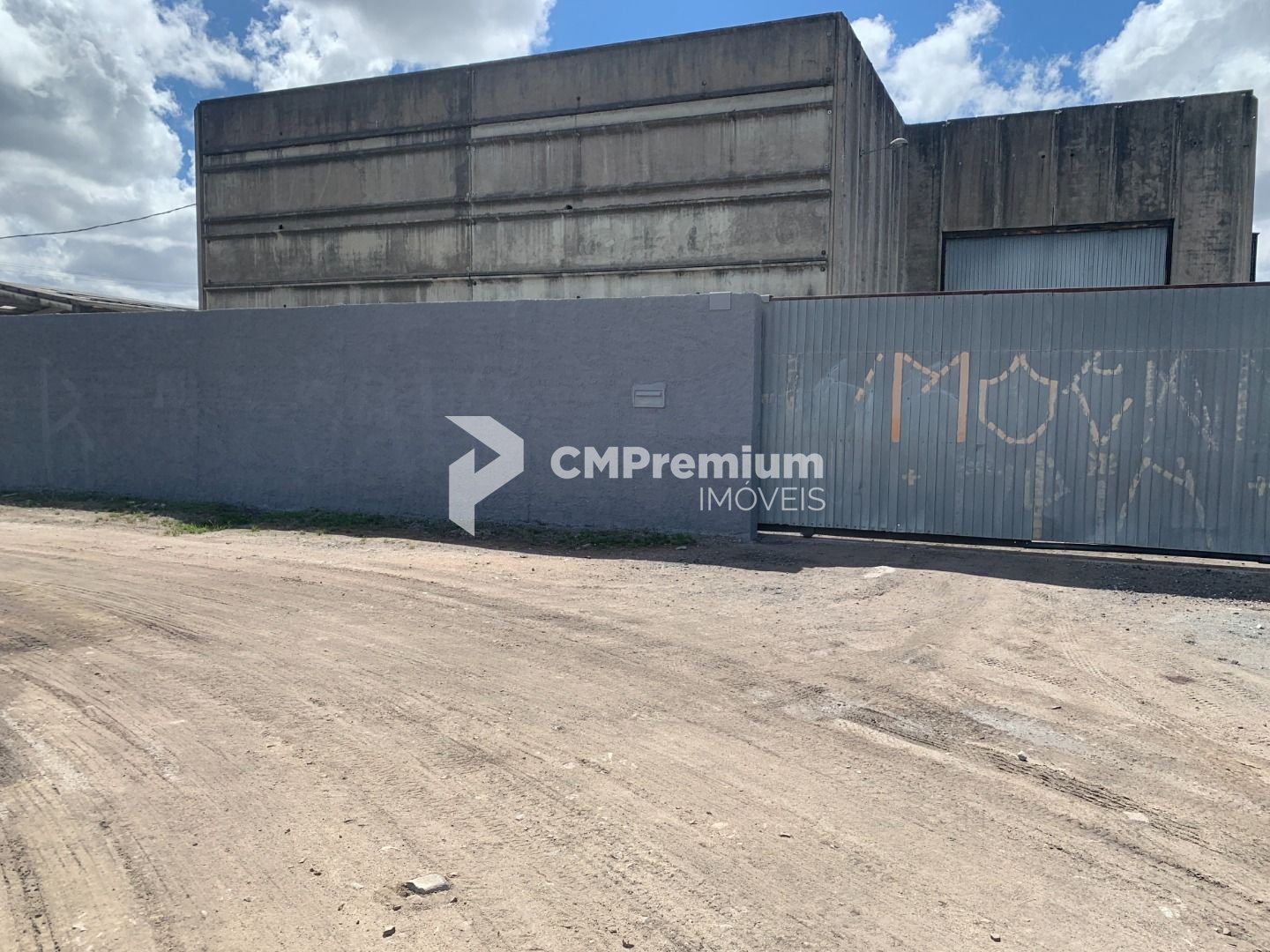 Terreno Industrial com Barracão de 2.400 m  em Condomínio  Loc...