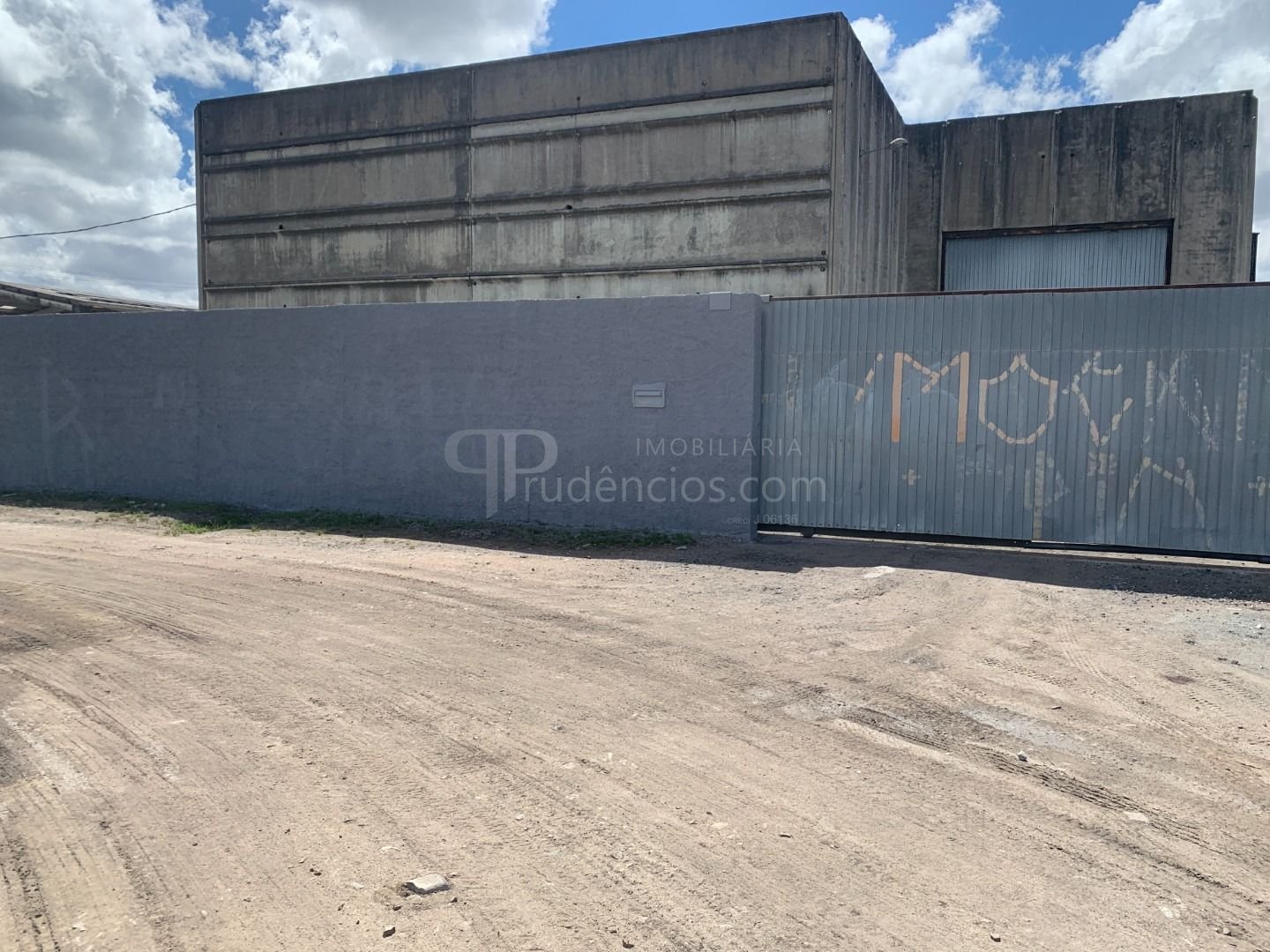 Terreno Industrial com Barracão de 2.400 m  em Condomínio  Loc...