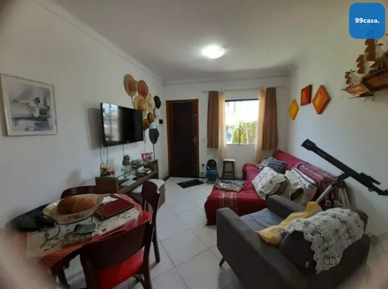 Casa à Venda a 500m do Mar com 2 Quartos, Churrasqueira e Garagem