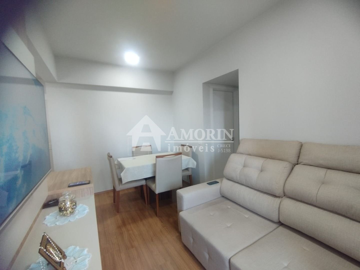 Apartamento com 2 dormitórios à venda, impecável por  R  395.0...