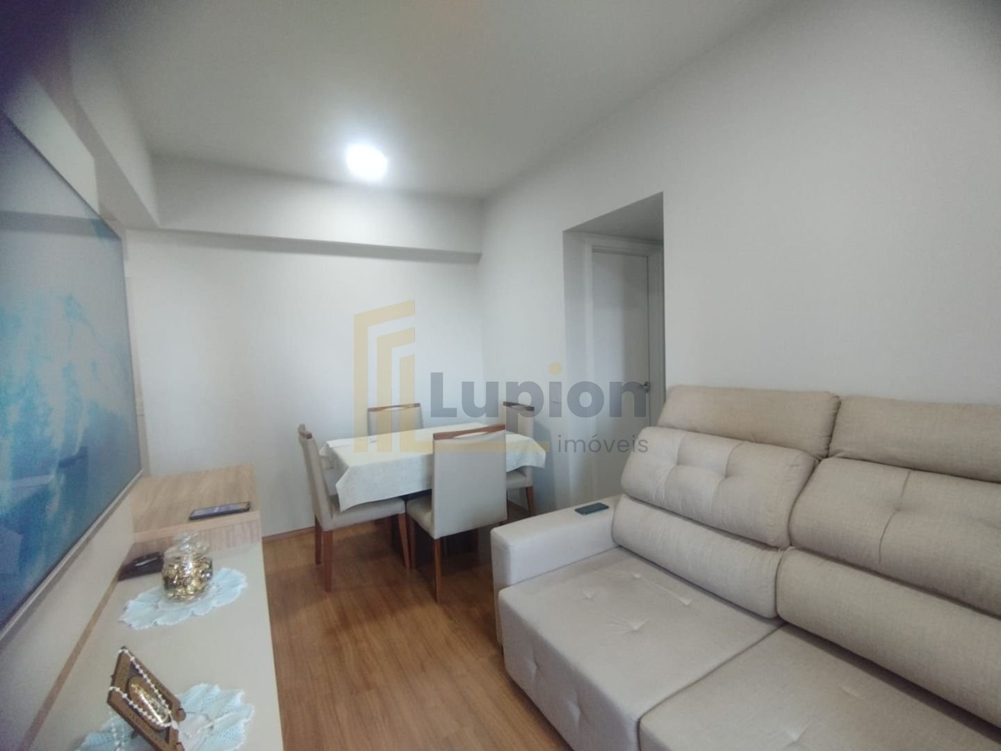 Apartamento com 2 dormitórios à venda, impecável por  R  395.0...