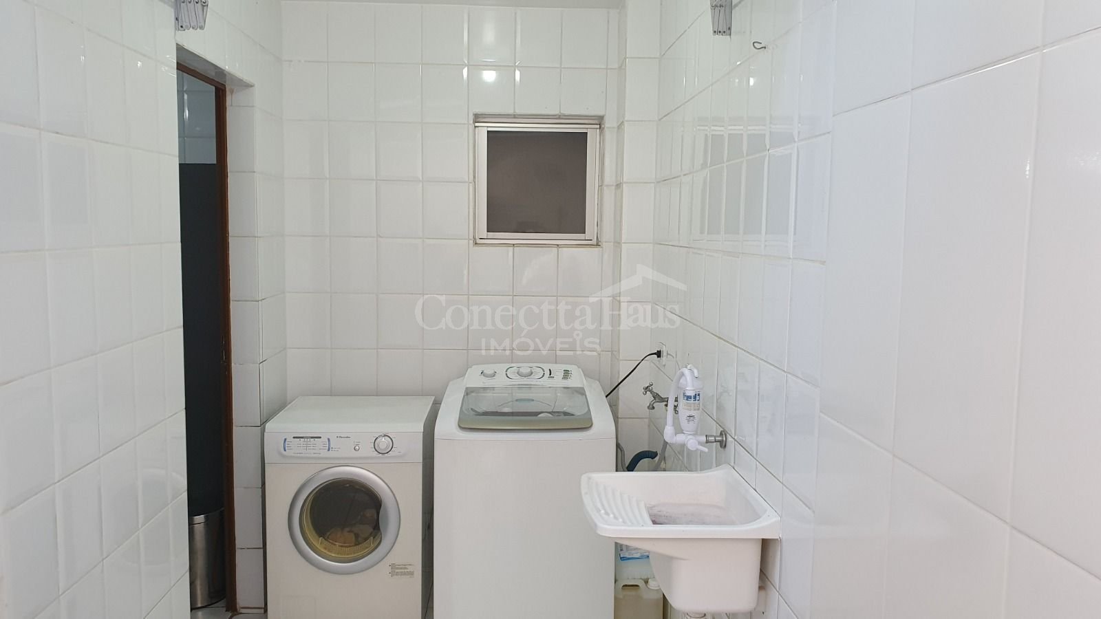 Espetacular Sobrado Tríplex à Venda em Condomínio Exclusivo  A...