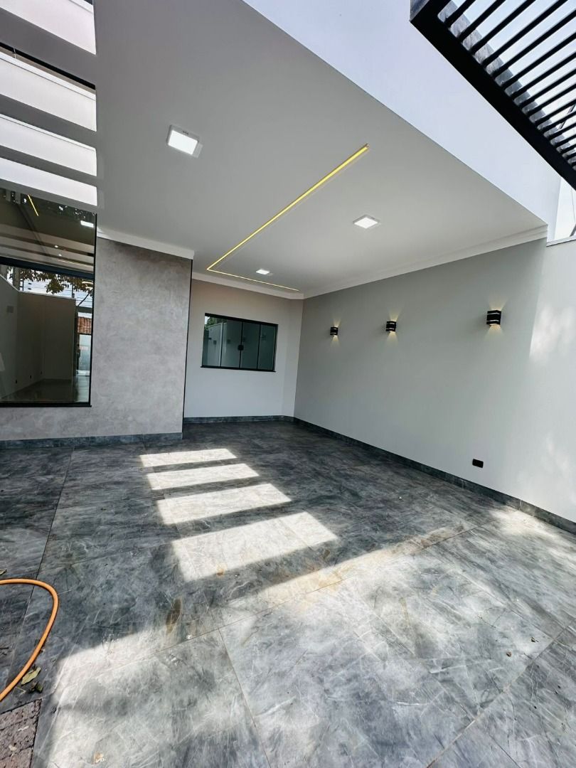 Casa Moderna e Sofisticada à Venda no Loteamento Madrid  3 Dor...