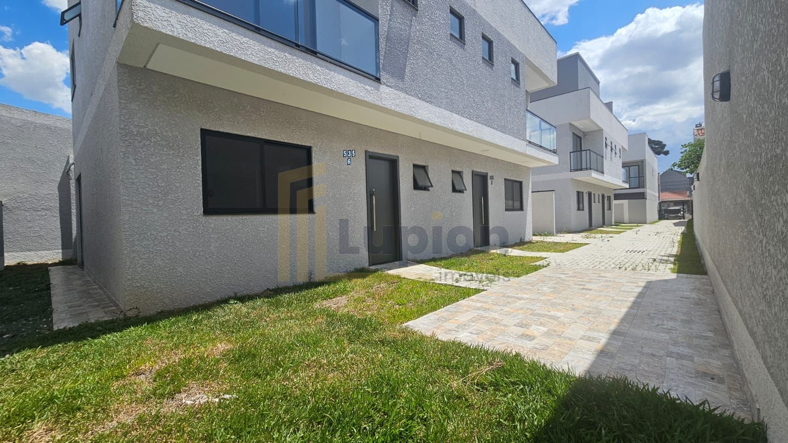 Sobrado com 3 dormitórios , sendo 01 suíte, 126 m  por R  790....