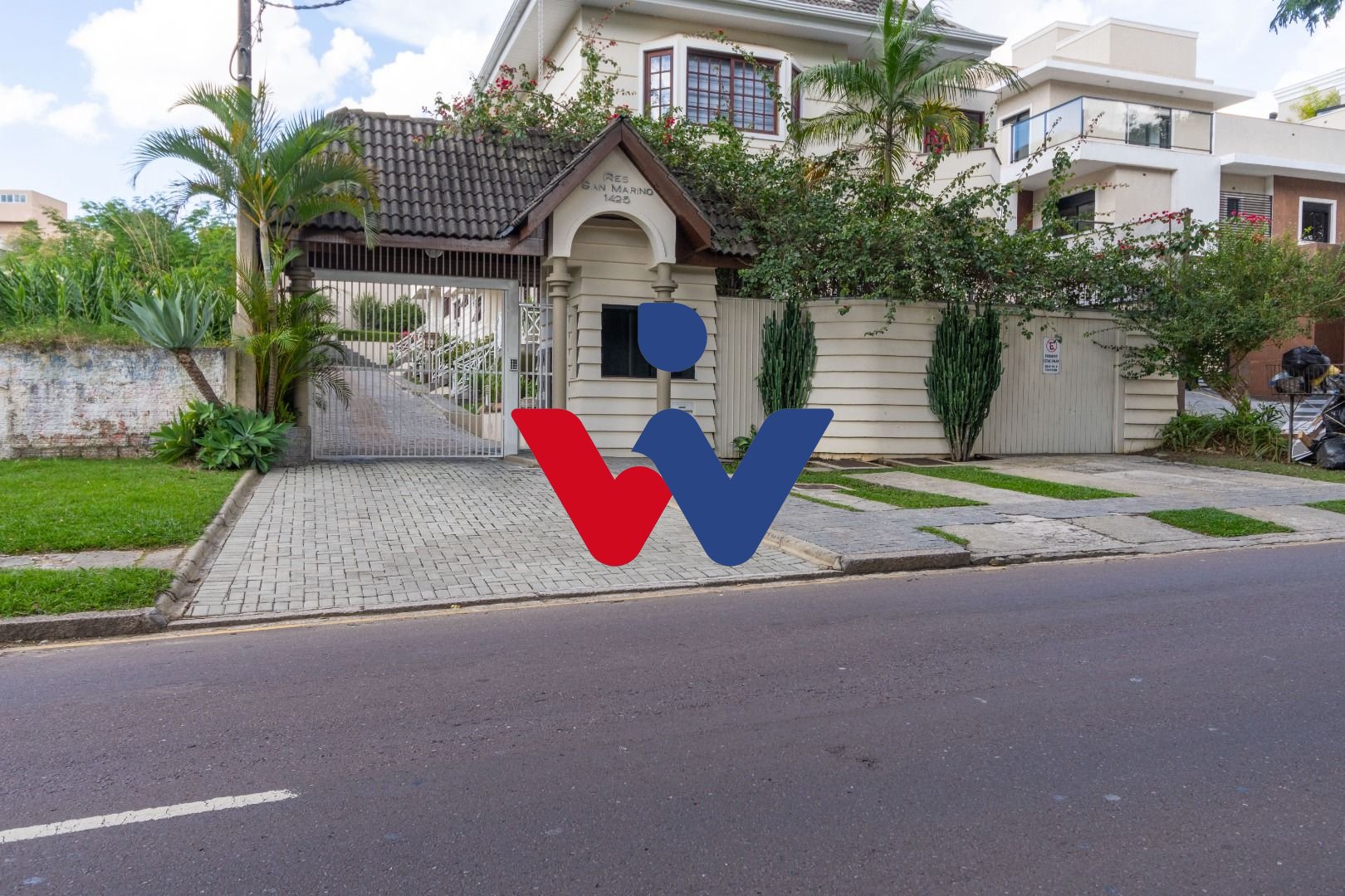 Sobrado com 207 m  por R  985.000,00 no Jardim Social - Curiti...