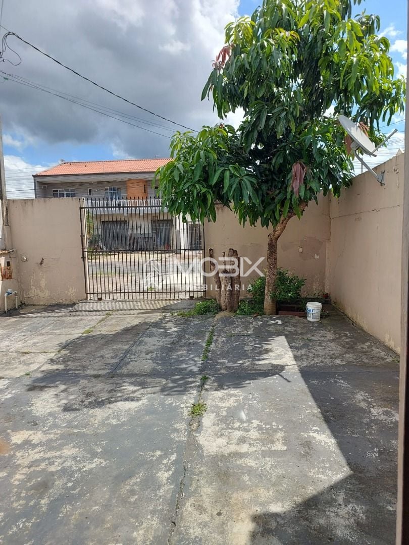 Confira essa oportunidade  casa com terreno plano no Pinheirinho.