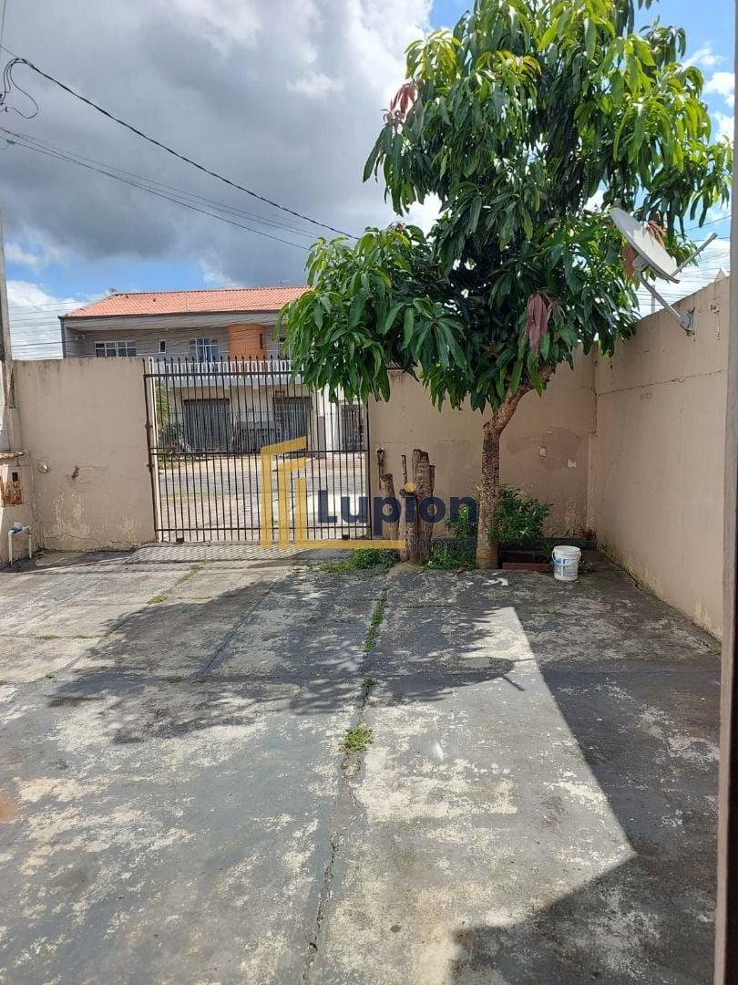Confira essa oportunidade  casa com terreno plano no Pinheirinho.