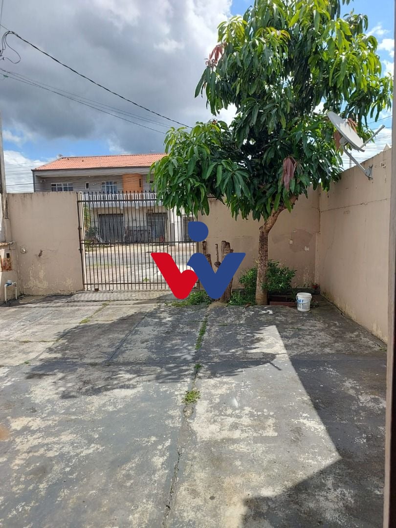 Confira essa oportunidade  casa com terreno plano no Pinheirinho.