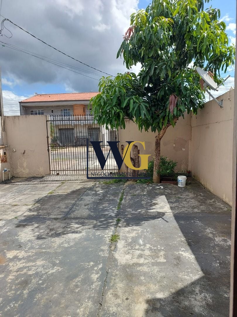 Confira essa oportunidade  casa com terreno plano no Pinheirinho.