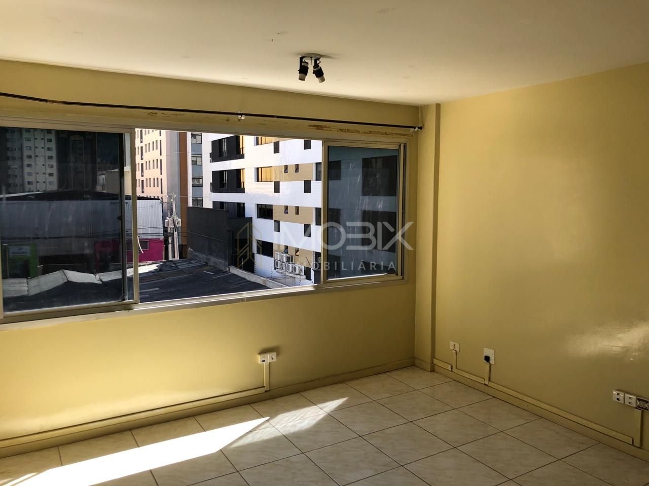 Sala à venda, 22 m  por R  99.000,00 - Centro - Curitiba PR