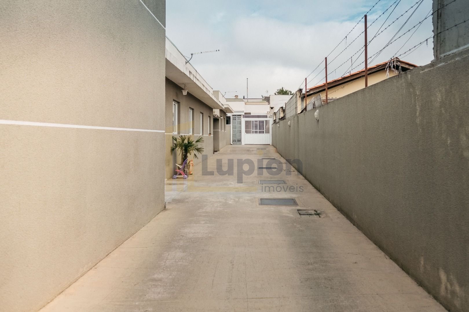 Casa com 3 dormitórios à venda, 61 m  por R  430.000,00 - Caju...