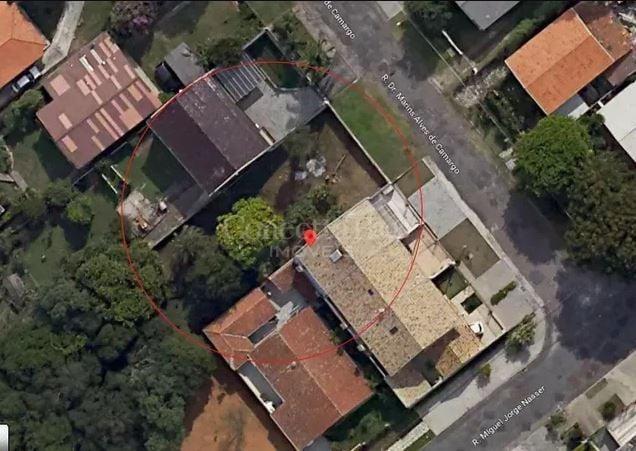 Terreno à Venda no Tingui, Curitiba  837 m  em Localização Pri...