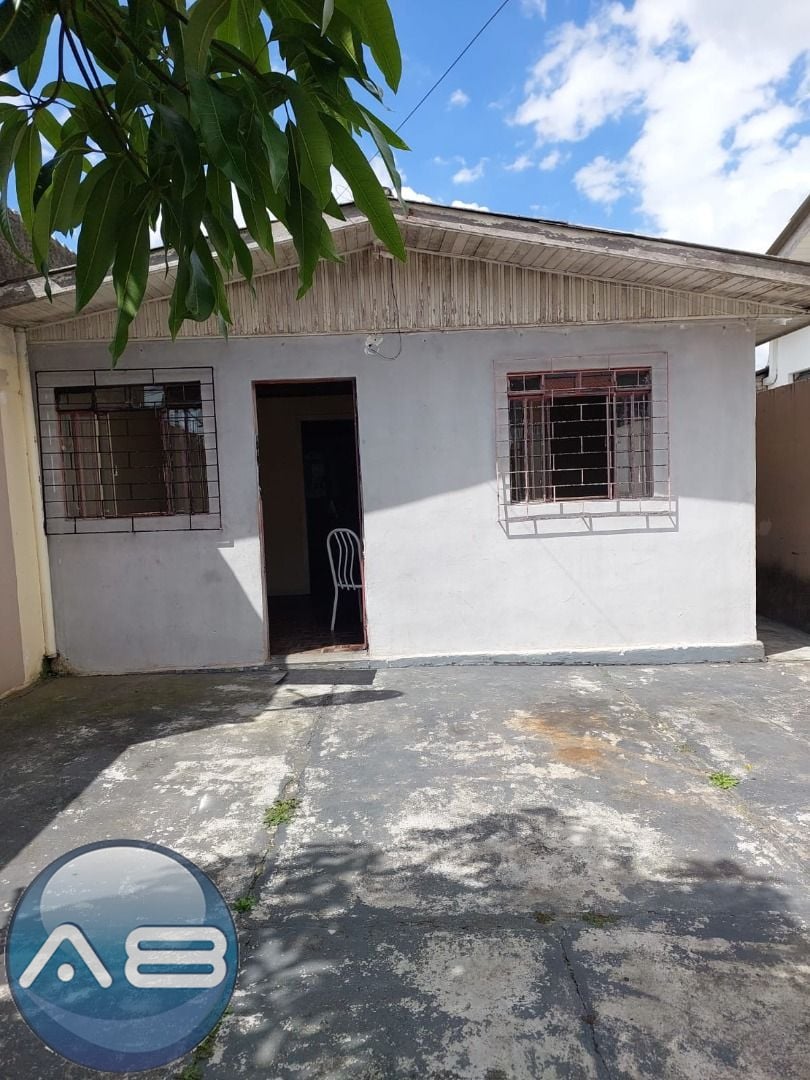 Confira essa oportunidade  casa com terreno plano no Pinheirinho.