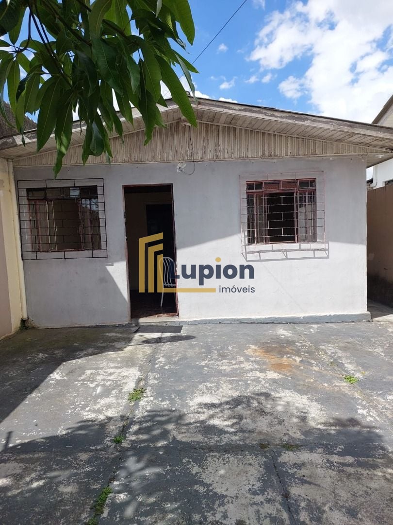 Confira essa oportunidade  casa com terreno plano no Pinheirinho.
