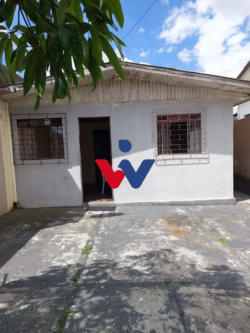 Confira essa oportunidade  casa com terreno plano no Pinheirinho.