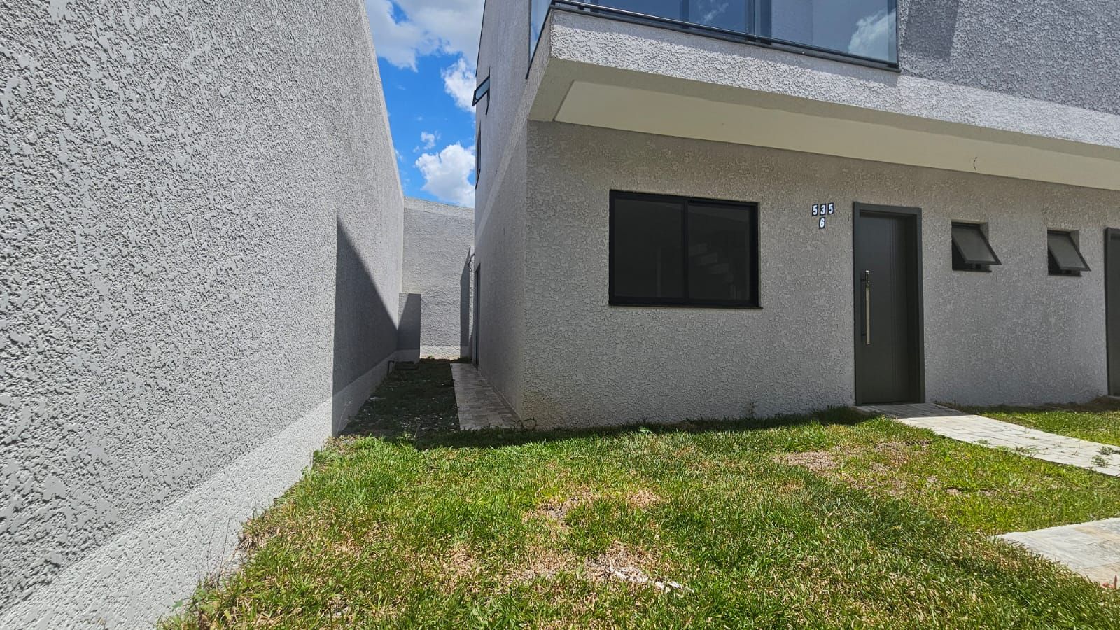 Lindo sobrado novo com terraço e vista da Serra do Mar  Boqueirão