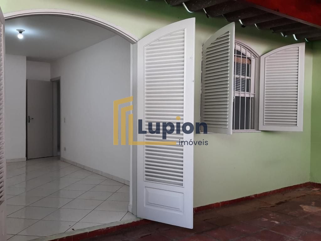 Casa com 4 dormitórios à venda, 190 m  por R  780.000,00 - Con...