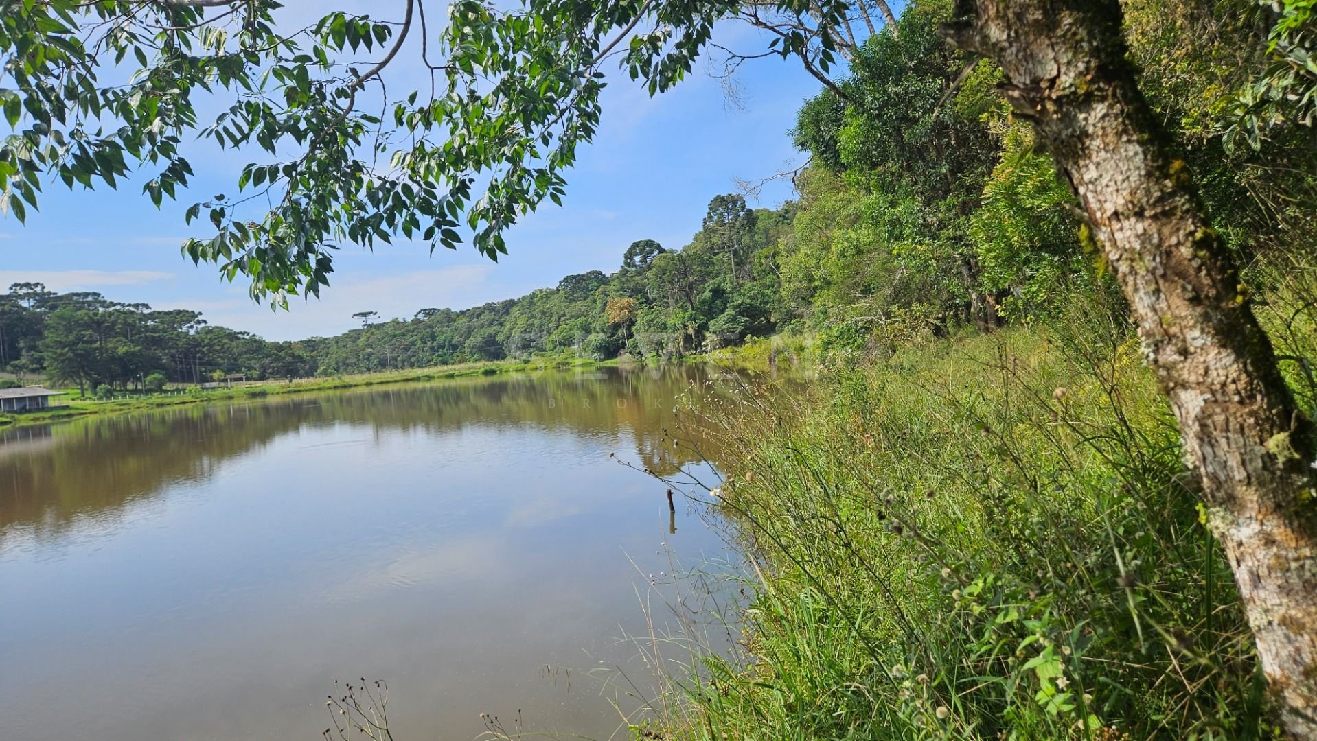 Chácara com Restaurante, Lago e Estrutura Completa em São José...