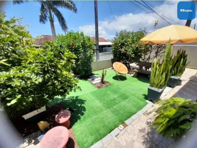 Casa à Venda a 500m do Mar com 2 Quartos, Churrasqueira e Garagem