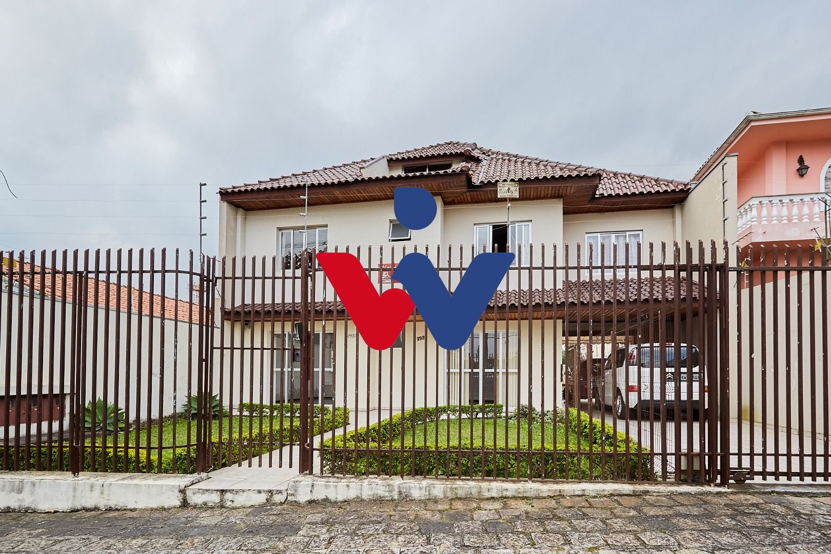 Casa com 4 dormitórios à venda, 353 m  por R  1.900.000,00 - B...
