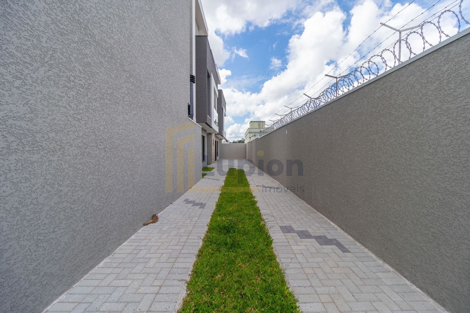 Sobrado com 3 dormitórios à venda, 180 m  por R  1.000.000,00 ...