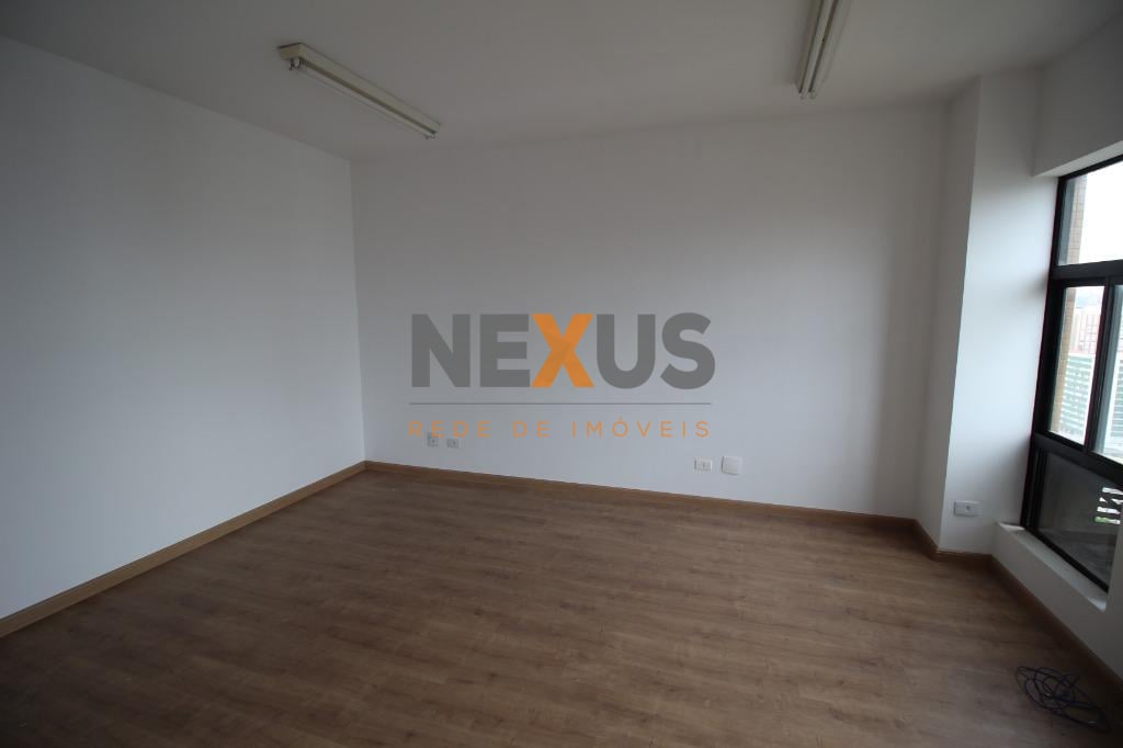 Sala à venda, 31 m  por R  200.000,00 - Centro Cívico - Curiti...