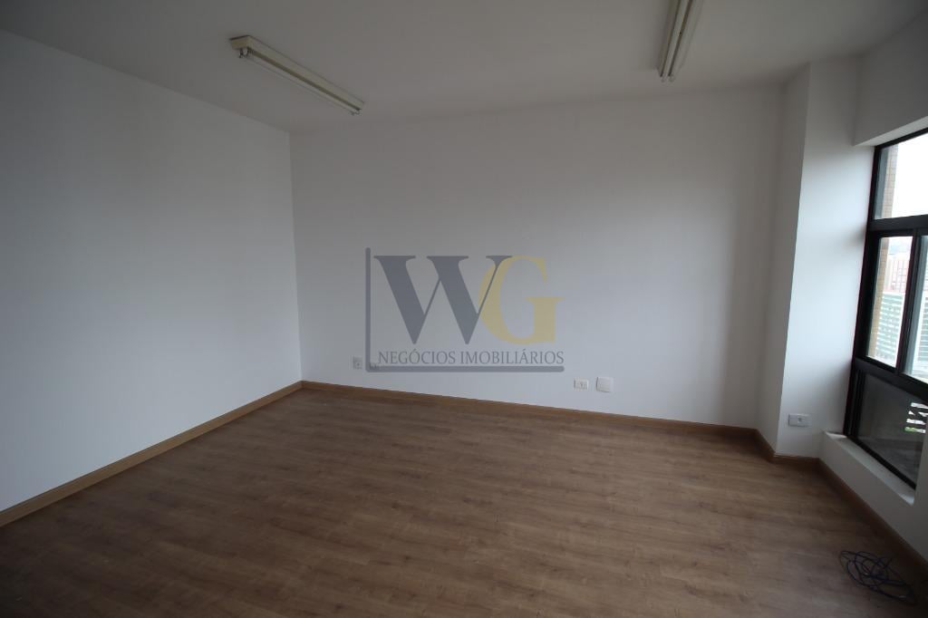 Sala Comercial Ampla no Edifício Sobral Pinto  Centro Cívico, ...