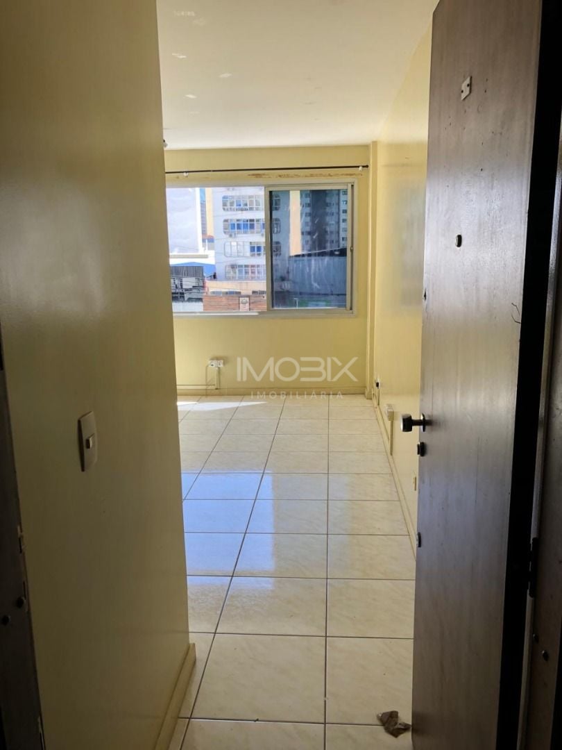 Sala à venda, 22 m  por R  99.000,00 - Centro - Curitiba PR