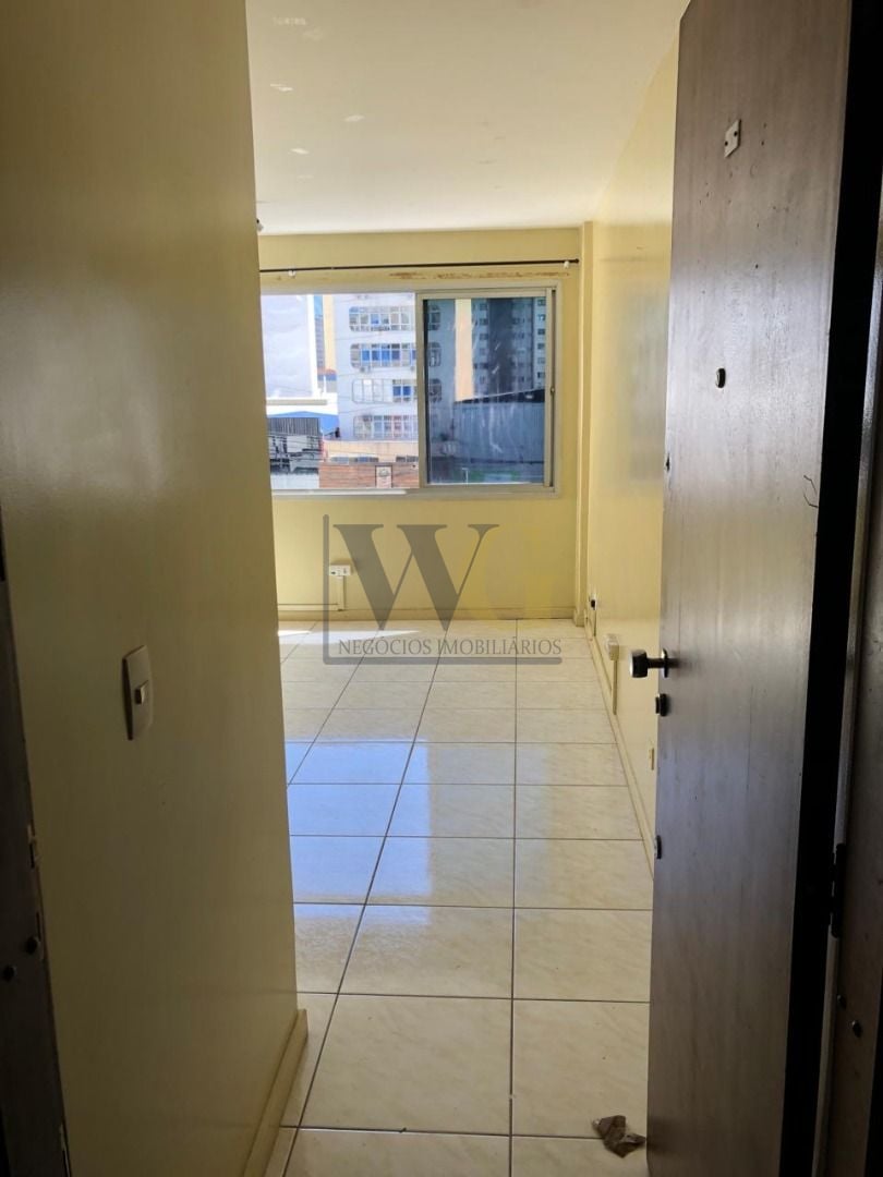 Sala Comercial Arejada e Pronta para Uso no Centro de Curitiba