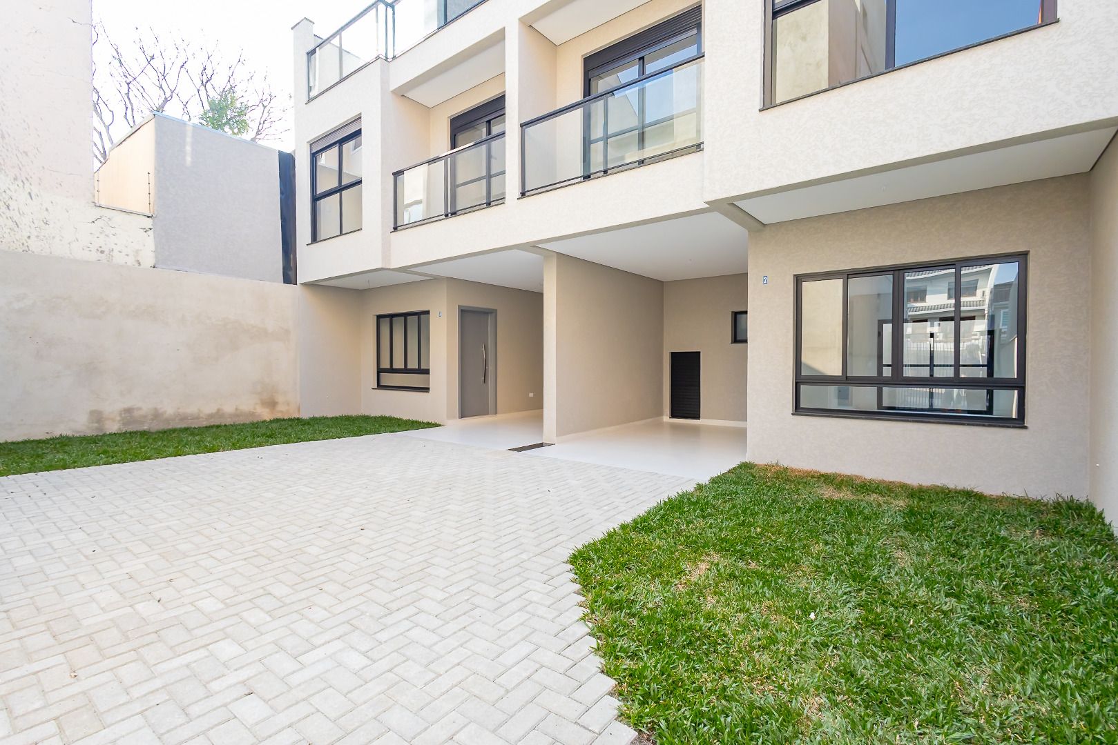 3 Unidades Residenciais Modernas com Terraço e Garagem em Loca...