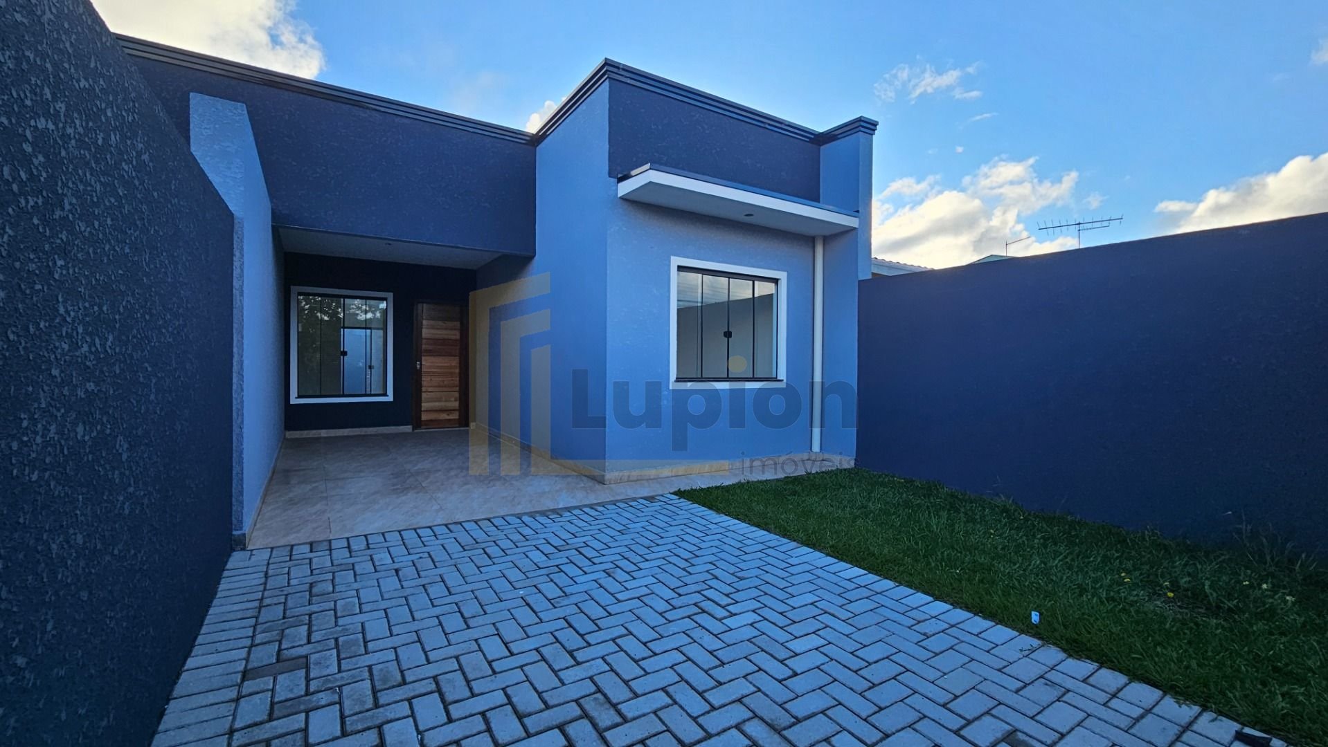 Casa com 3 dormitórios à venda, 67 m  por R  470.000,00 - Cost...